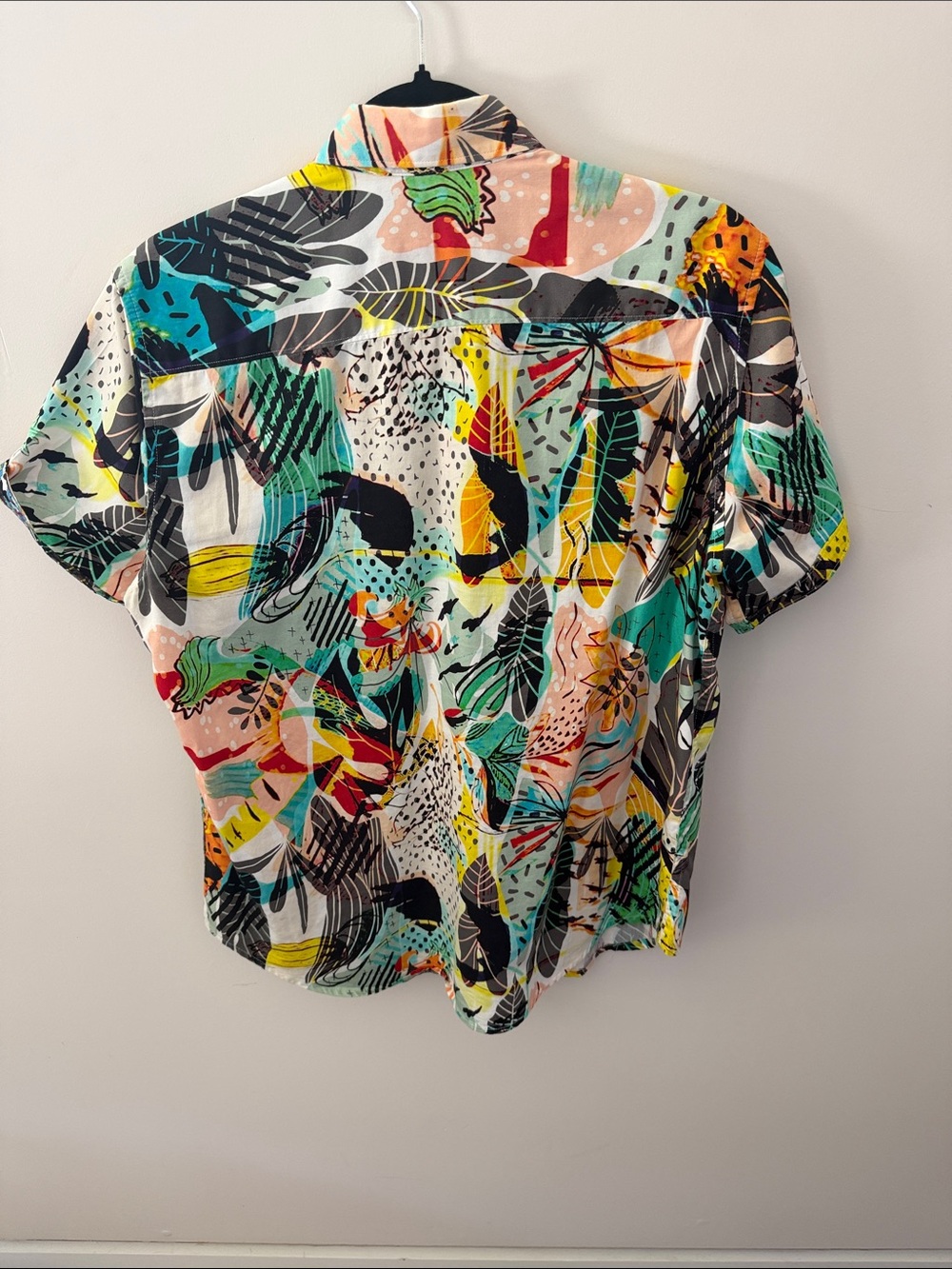 Robert Graham Multicolor Tropical Abstract Short-Sleeve Button-Down - Picture 4 of 4